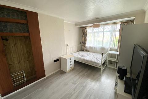 62 Hatch Lane, Harmondsworth, West Drayton, UB7 0AZ