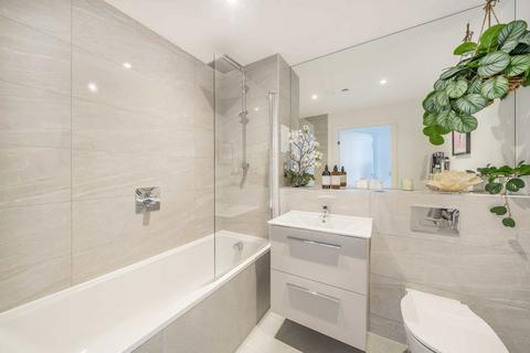 2 bedroom flat for sale, Yelverton Road, Battersea SW11