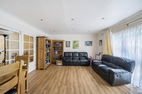 2 bedroom apartment for sale, Broadhurst Avenue, Edgware