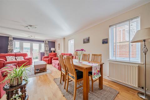undefined, Shires Close, Market Lavington, SN10