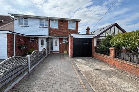 3 bedroom semi-detached house to rent, Southfalls Road, Canvey Island