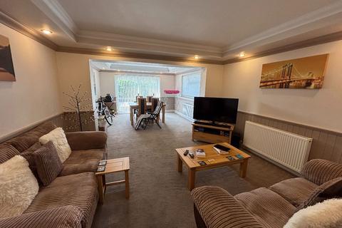 3 bedroom semi-detached house to rent, Southfalls Road, Canvey Island