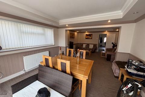 3 bedroom semi-detached house to rent, Southfalls Road, Canvey Island