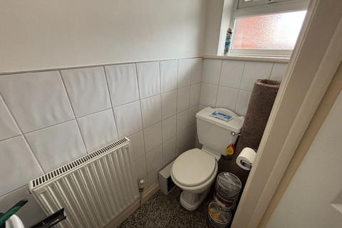 3 bedroom semi-detached house to rent, Southfalls Road, Canvey Island