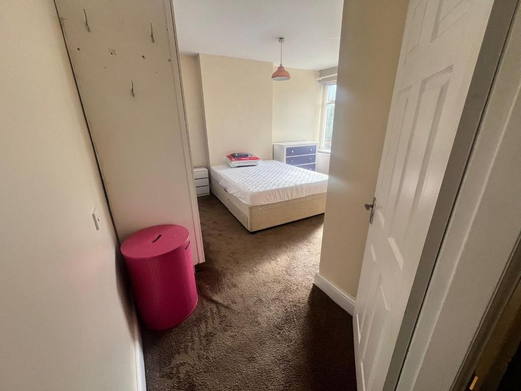 Bedroom 1.jpg