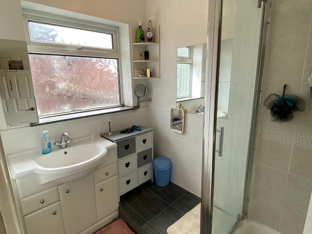 Shower Room.jpg