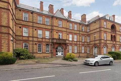 2 bedroom ground floor flat for sale, Newsholme Drive, London N21