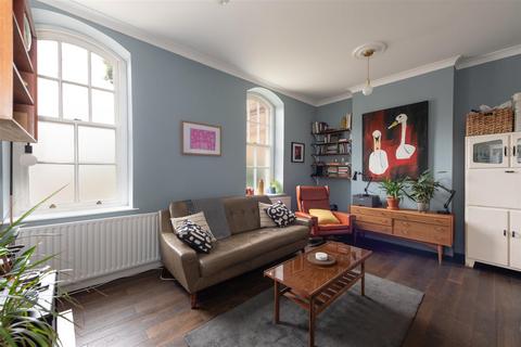 2 bedroom ground floor flat for sale, Newsholme Drive, London N21
