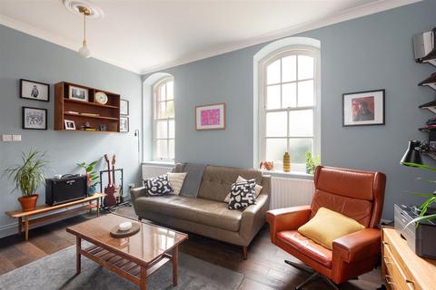 2 bedroom ground floor flat for sale, Newsholme Drive, London N21