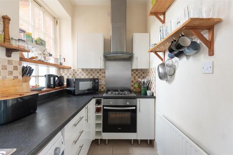 2 bedroom ground floor flat for sale, Newsholme Drive, London N21