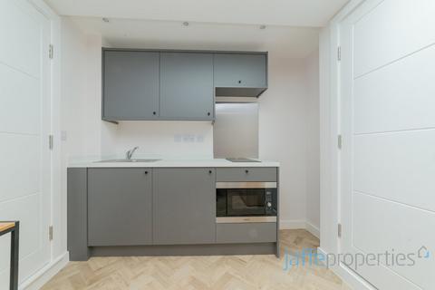 Studio to rent, Munden Street, London, W14
