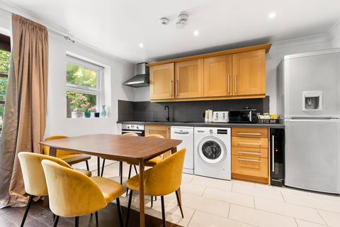 3 bedroom flat to rent, Stock Orchard Crescent, London