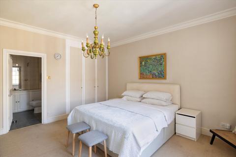 4 bedroom flat for sale, Kensington Church Street, London, W8