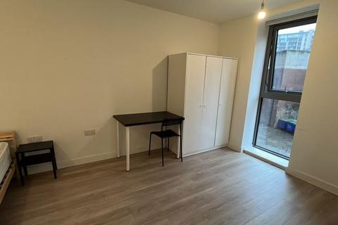2 bedroom apartment to rent, Embankment West, Mancehster, M3