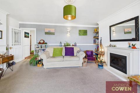 2 bedroom apartment for sale, St. Martins Avenue, Scarborough YO11