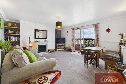 2 bedroom apartment for sale, St. Martins Avenue, Scarborough YO11