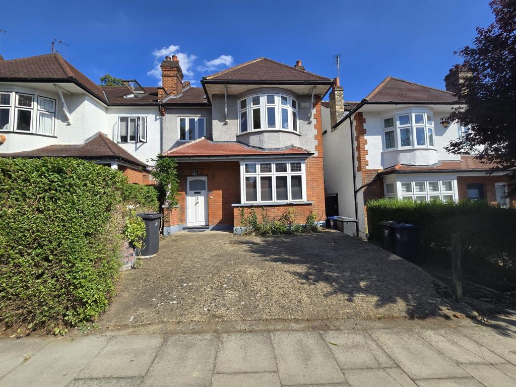 A great size 5 bedroom, loft extended family home