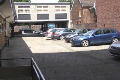 Office to rent, Alma Rd Reigate RH2 0AX
