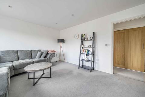 2 bedroom maisonette for sale, Three Mile Cross,  Basingstoke Road,  Berkshire,  RG7