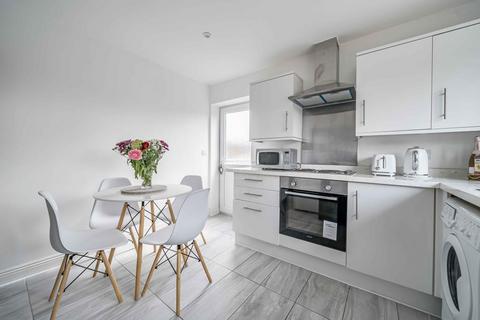 2 bedroom maisonette for sale, Three Mile Cross,  Basingstoke Road,  Berkshire,  RG7