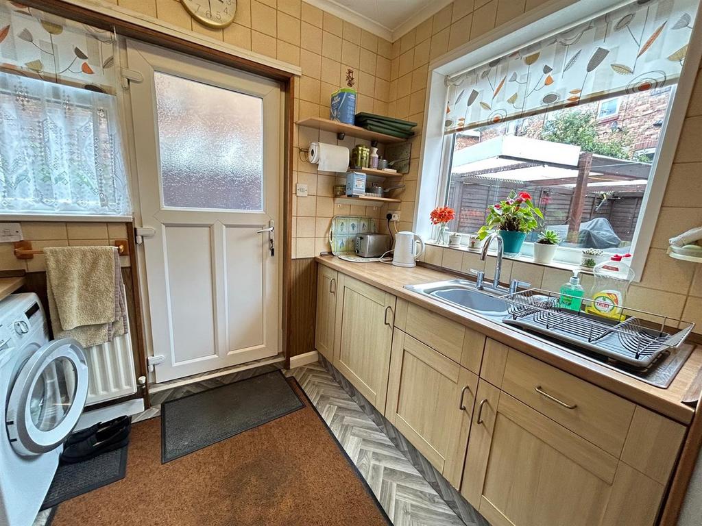 Kitchen 2.jpg