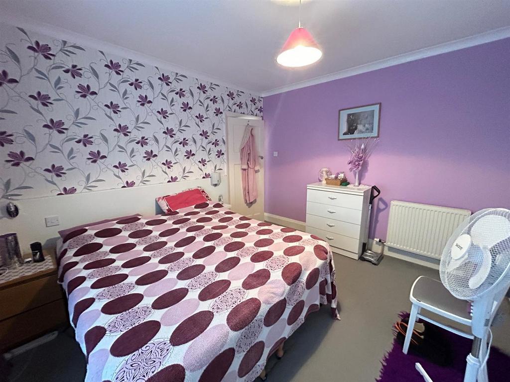 Bed 1 2.jpg