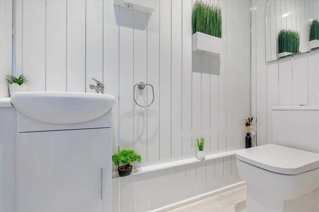 Lower Level WC (1)