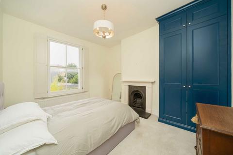 2 bedroom flat for sale, Prah Road, London N4