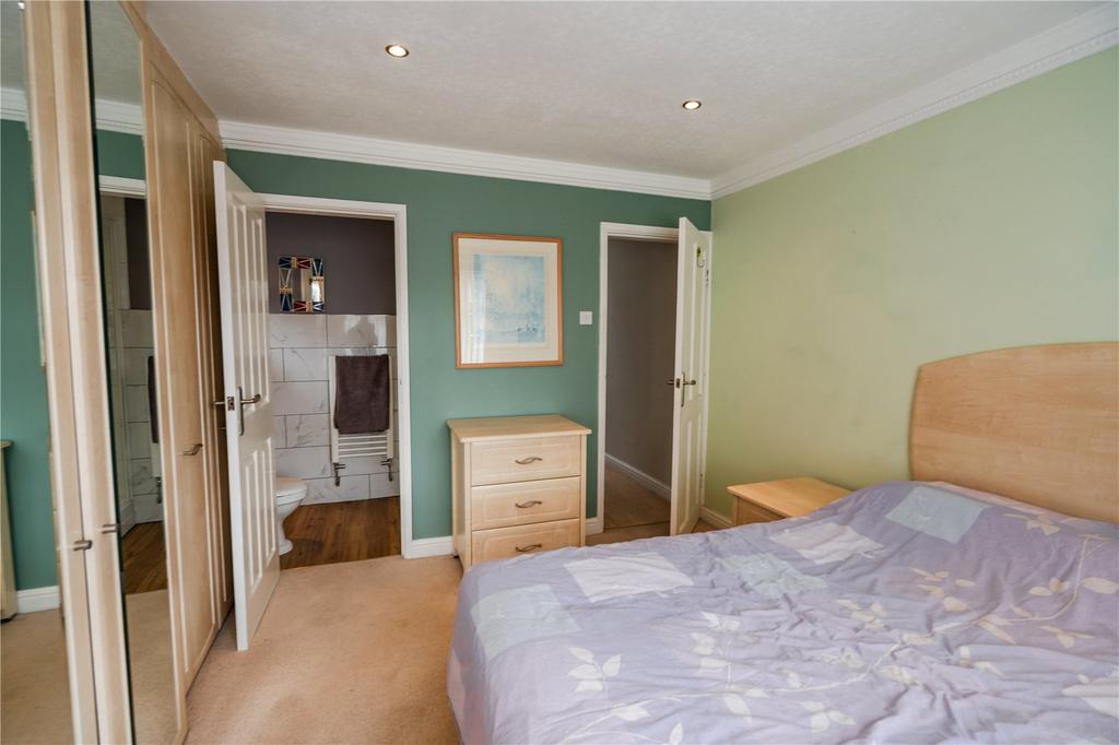 Bedroom 1 (2)