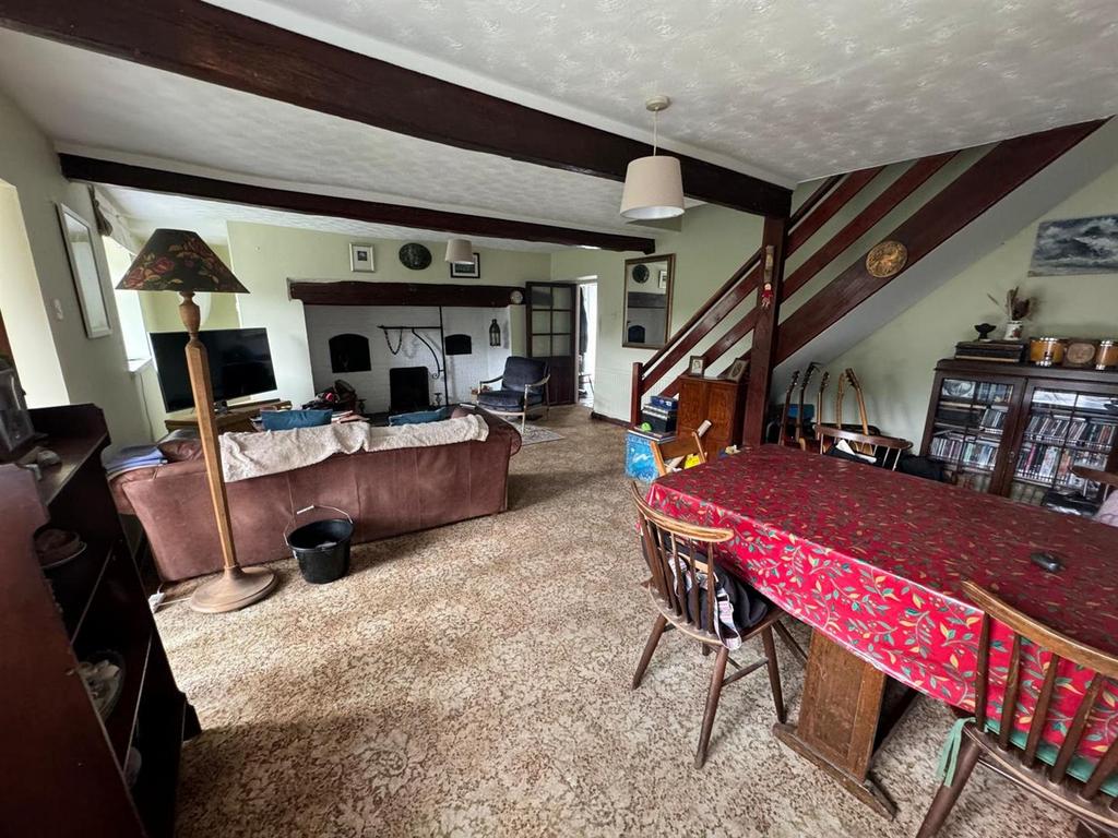 Living/dining room