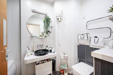 2 bedroom flat for sale, City View House, Bethnal Green Road, Bethnal Green, London, E2