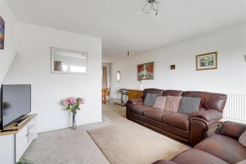 3 bedroom semi-detached house for sale, Salamander Close, Carlton NG4