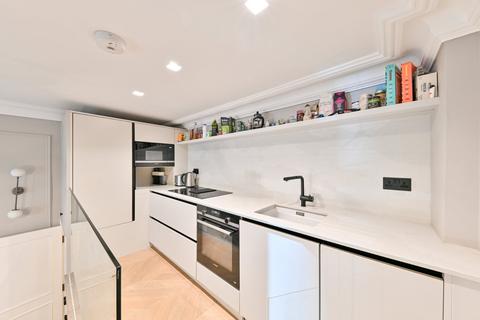 1 bedroom flat for sale, Courtfield Gardens, South Kensington, London