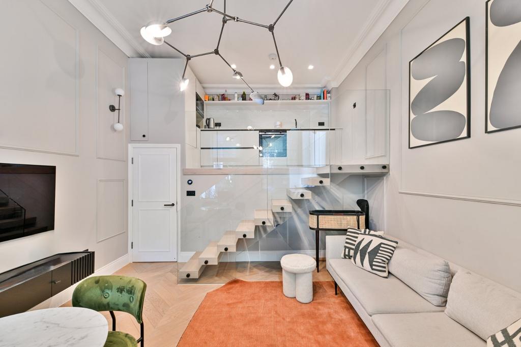 Recption/Kitchen