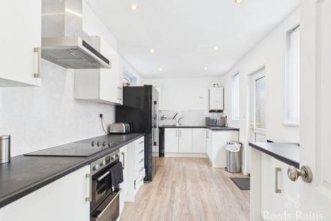 3 bedroom semi-detached house for sale, The Oval, North Yorkshire TS5