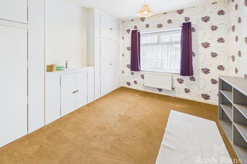3 bedroom semi-detached house to rent, Willow Garth, North Yorkshire YO12