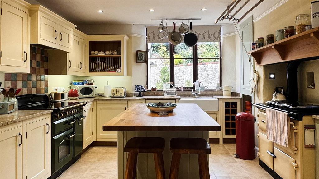 Kitchen 1.jpg