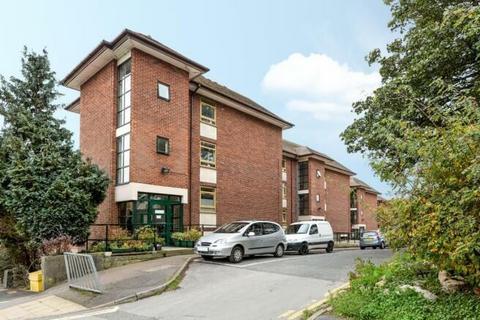 1 bedroom in a flat share to rent, Vineyard,  Abingdon,  OX14