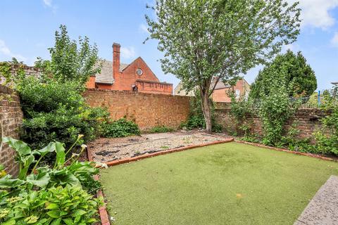 3 bedroom flat to rent, Inman Road, London NW10