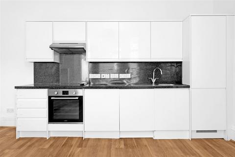 3 bedroom flat to rent, Inman Road, London NW10