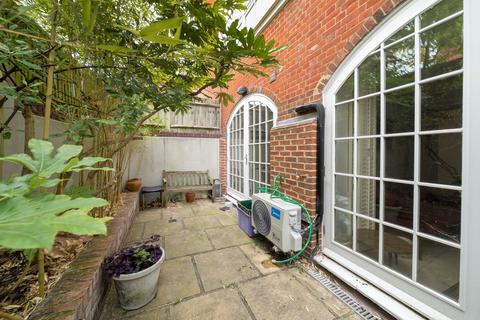 3 bedroom flat for sale, Arcadian Place, Southfields, London, SW18