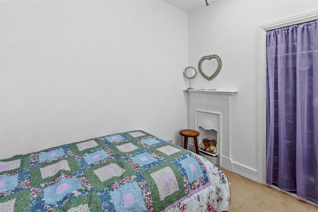 3 Manor Gardens, HP13 5 HD-5.jpg
