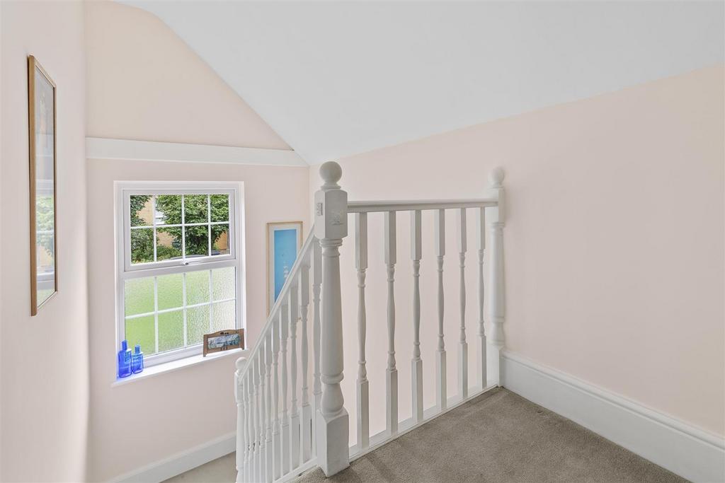 3 Manor Gardens, HP13 5 HD-16.jpg
