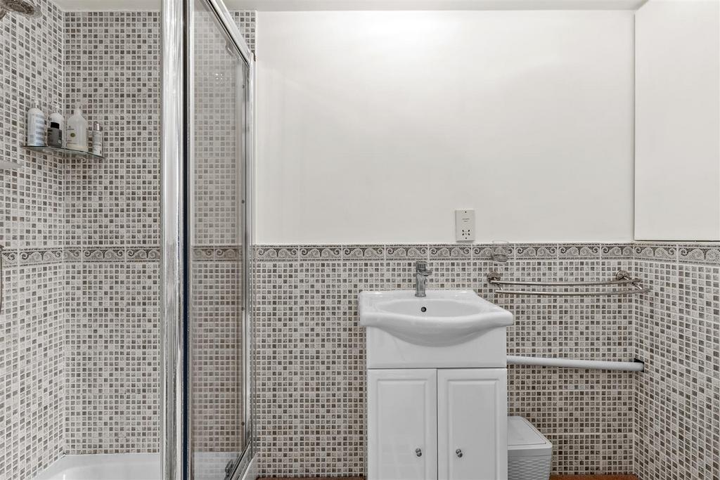 3 Manor Gardens, HP13 5 HD-1.jpg