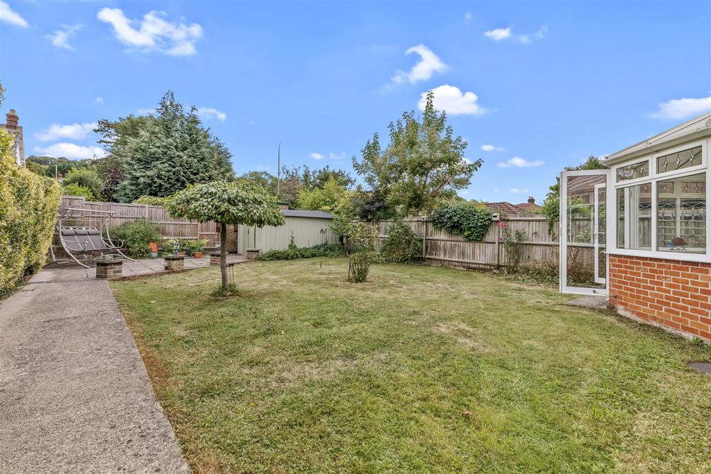 3 Manor Gardens, HP13 5 HD-12.jpg