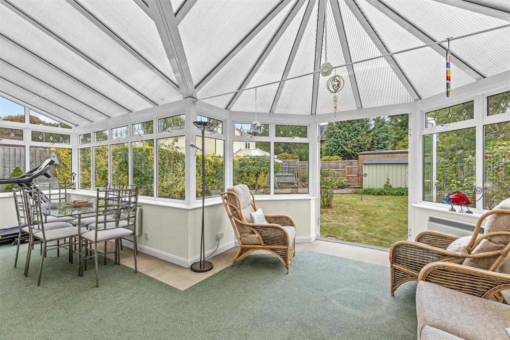3 Manor Gardens, HP13 5 HD-11.jpg