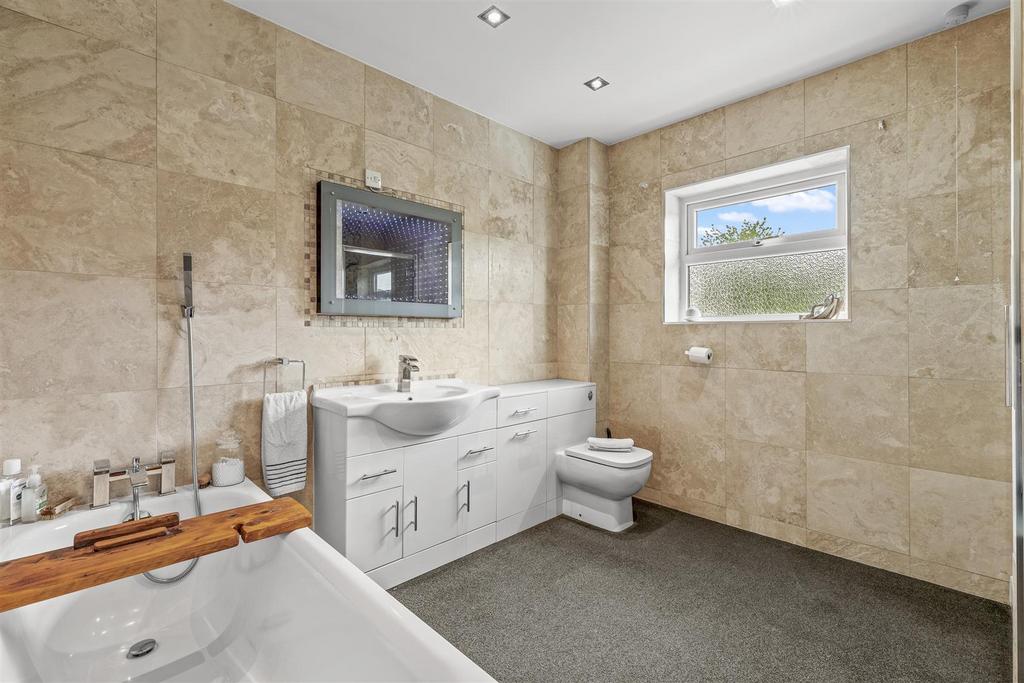 3 Manor Gardens, HP13 5 HD-3.jpg