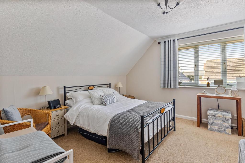 A16 - 14 Crestway, Strete - 250812.jpg