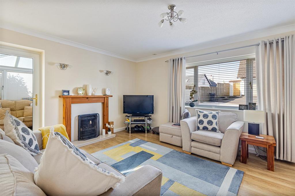 A07 - 14 Crestway, Strete - 250812.jpg