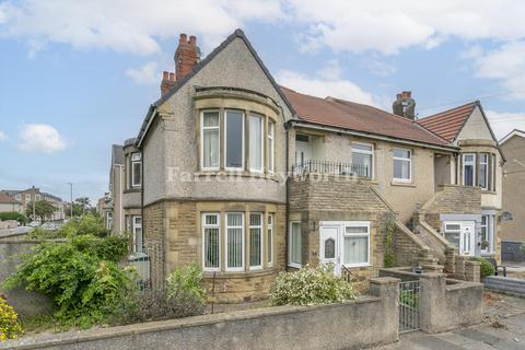 2 bedroom flat for sale, Lake Avenue, Morecambe LA4
